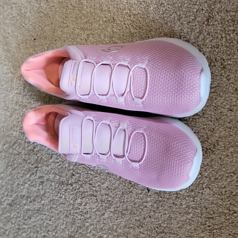 Women size 8 Skecher Sneaker